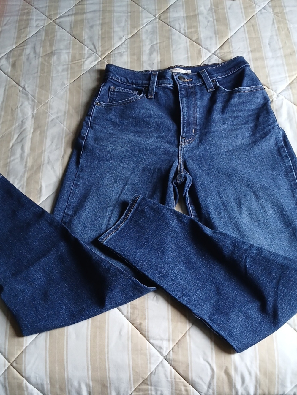 Levis jeans Size 26 High Waisted Mom Straight Leg